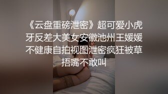 SWAG 隔着布帘 巨根无套深入 爽到翻白眼一直忍不住闷哼出来还好男友忘我的打传说 浑然不知自己穿着短裙 沐沐