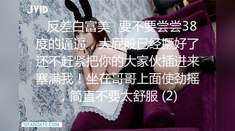 澡堂子内部员工偷窥两位白白嫩嫩的美少妇