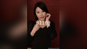 【新片速遞】 漂亮黑丝伪娘 舔妈妈的奶奶 好吃吗 啊操死我 和肌肉直男小哥哥互舔鸡鸡 被后人猛怼 骚叫连连 