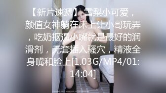  剧情演绎要命的嫂子楼道里勾引要饭的傻子，揉奶玩逼交大鸡巴，让傻子舔逼揉奶爆草