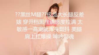 短发人妻母狗少妇，束缚着骚奶子让大哥后入草屁股，自己舔着假鸡巴呻吟诱惑狼友，深喉口交激情上位浪叫不断