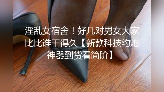   奶头还没涨开的小女人让大哥玩弄，无套草了骚穴骑在脖子上又草嘴，淫声荡语不断