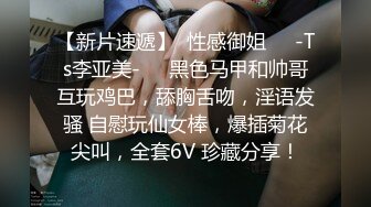 商场女厕全景偷拍熟女少妇 一直盯着摄像头 难道被发现了？