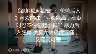 非正规的足疗店大哥享受完技师的服务后还有特妇，真实偷拍技师脱光在床上被大哥压在身下爆草后入大屁股射完退场