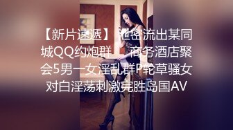 街拍抄底漂亮的连衣裙美女，骚的可以居然没有穿内裤