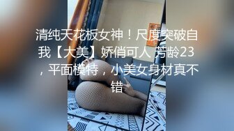 【新片速遞】眼镜小哥跟风骚少妇在浴室里激情啪啪，全程露脸无套抽插干的很卖力气，享受骚逼少妇的深喉口交互动撩骚狼友