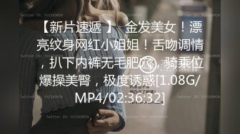  娇小美女你的小心脏啊‘小爱同学，把音量调到百分之15’，骚妞随着音乐嗨起